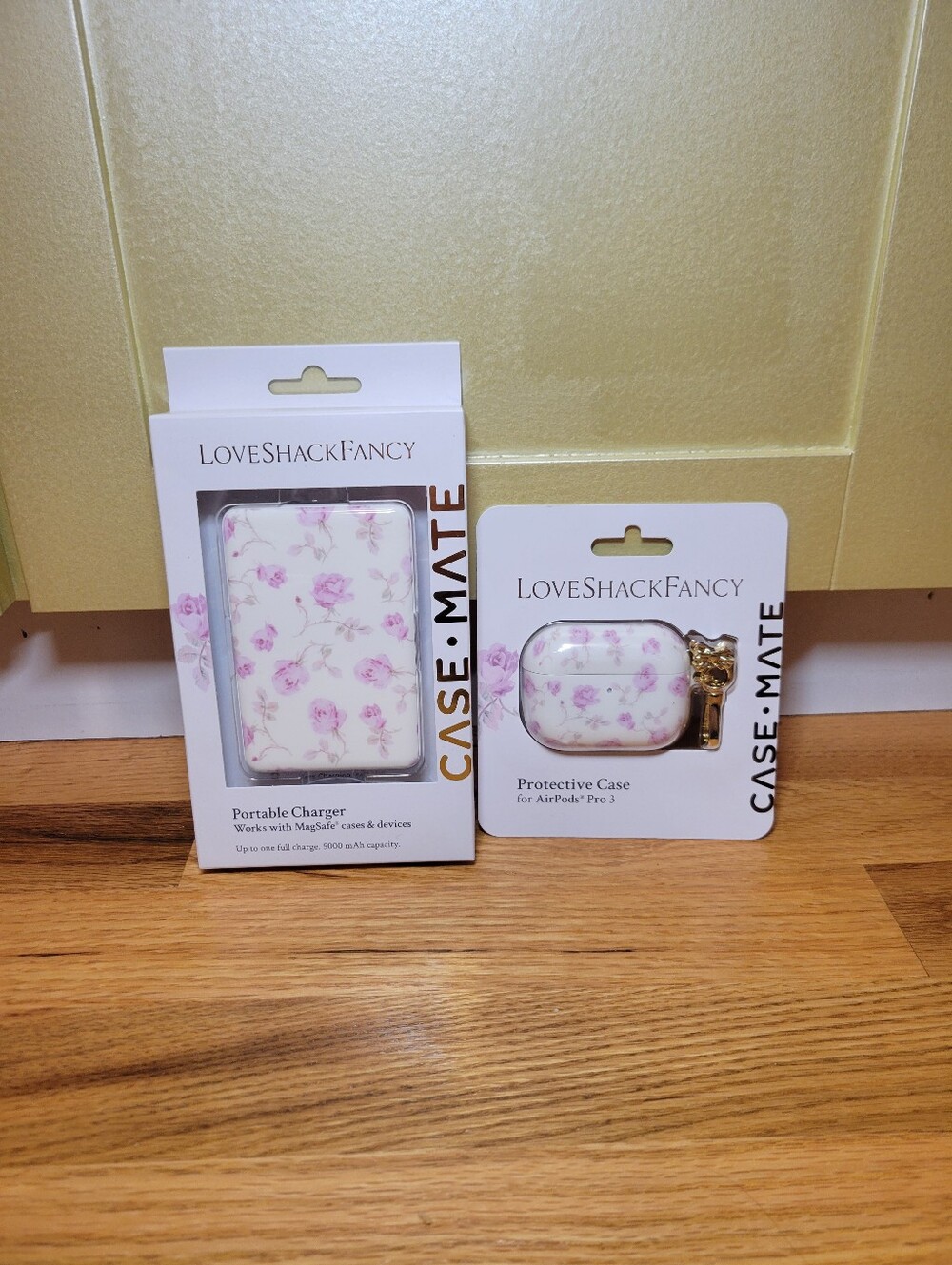 NWT CaseMate LoveShackFancy Power Bank & AirPods Pro Case Set Ribbon Rosa Flora
